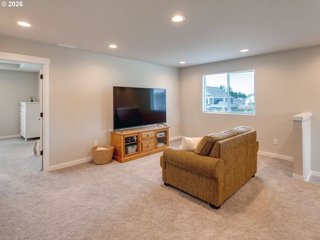 291 W 17TH St, Lafayette, OR 97127