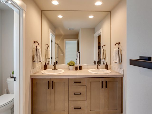 291 W 17TH St, Lafayette, OR 97127