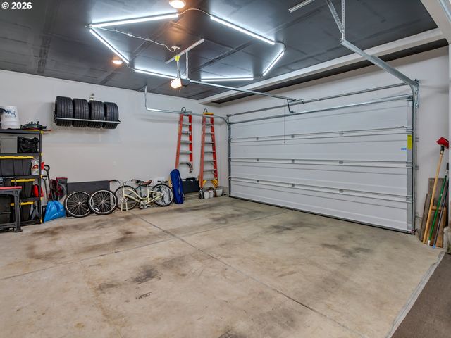 291 W 17TH St, Lafayette, OR 97127