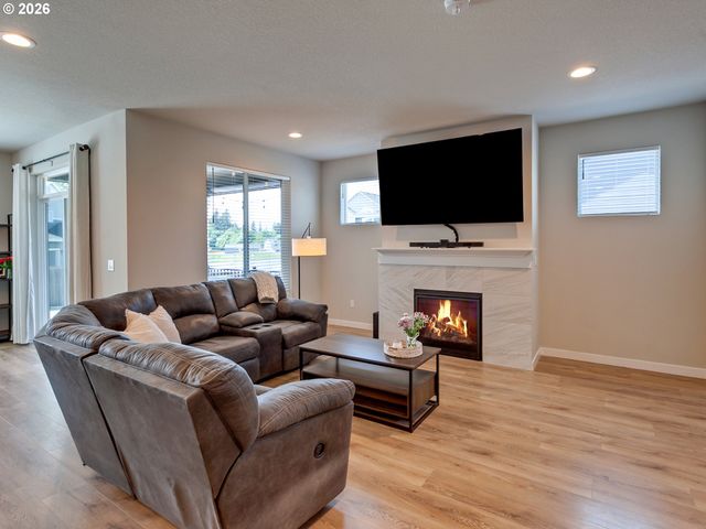 291 W 17TH St, Lafayette, OR 97127