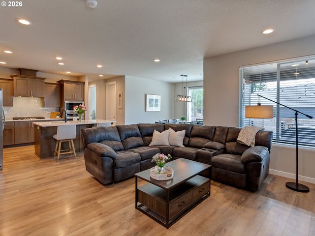 291 W 17TH St, Lafayette, OR 97127