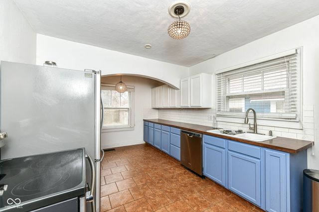 621 Kessler Boulevard East Drive, Indianapolis, IN 46220