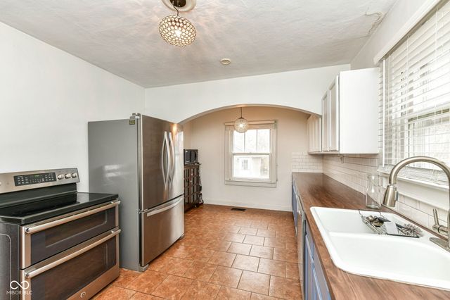 621 Kessler Boulevard East Drive, Indianapolis, IN 46220