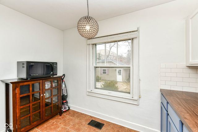 621 Kessler Boulevard East Drive, Indianapolis, IN 46220