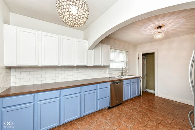 621 Kessler Boulevard East Drive, Indianapolis, IN 46220