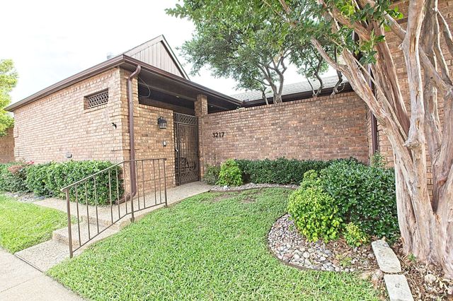 3217 Squireswood Drive, Carrollton, TX 75006