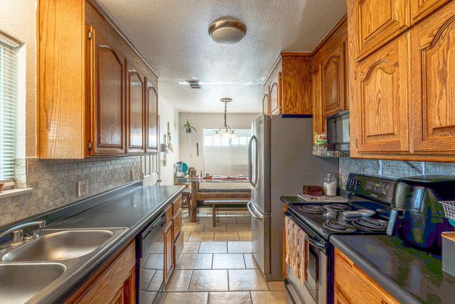 1565 Cress Way, Olivehurst, CA 95961