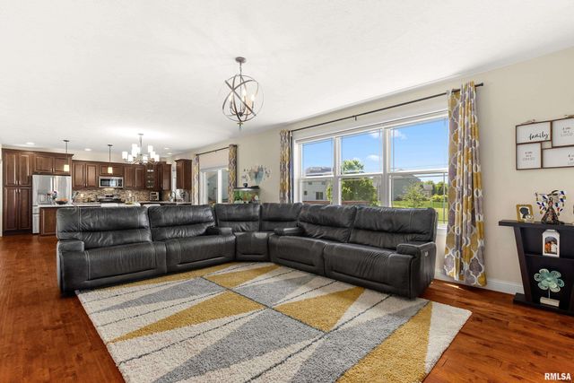 2816 W ARDEN Way, Dunlap, IL 61525