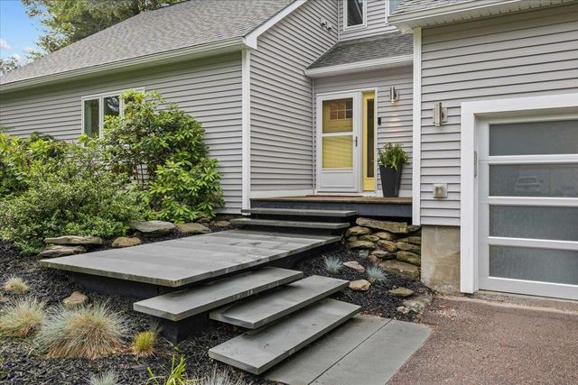 32 Tracy Lane, Shelburne, VT 05482