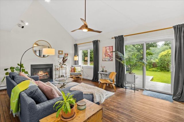 32 Tracy Lane, Shelburne, VT 05482