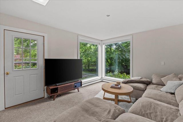 32 Tracy Lane, Shelburne, VT 05482