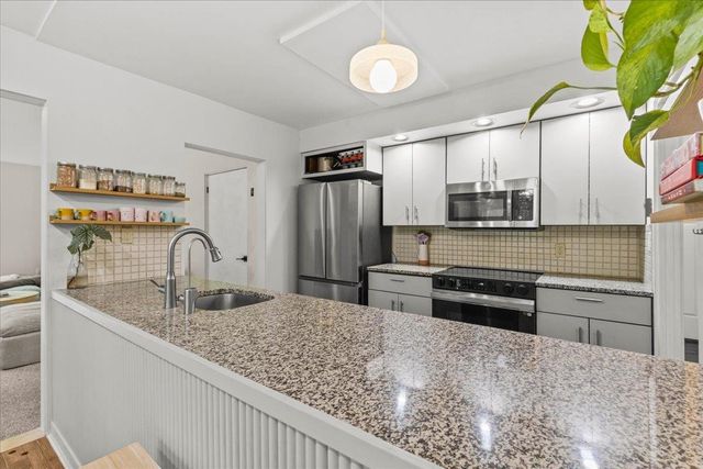 32 Tracy Lane, Shelburne, VT 05482