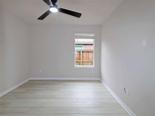 749 Grassy Knoll Lane, La Marque, TX 77568