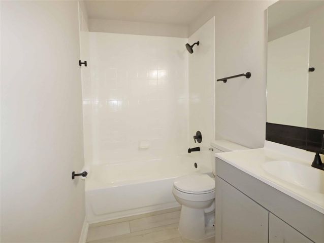 749 Grassy Knoll Lane, La Marque, TX 77568