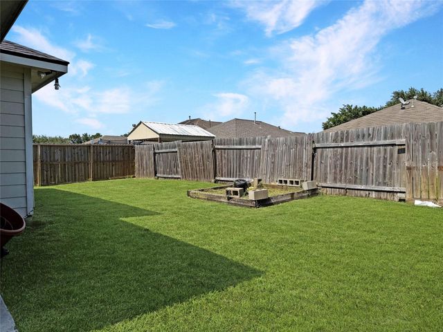 749 Grassy Knoll Lane, La Marque, TX 77568
