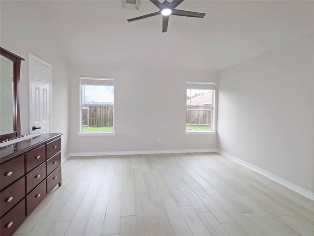 749 Grassy Knoll Lane, La Marque, TX 77568