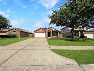 749 Grassy Knoll Lane, La Marque, TX 77568