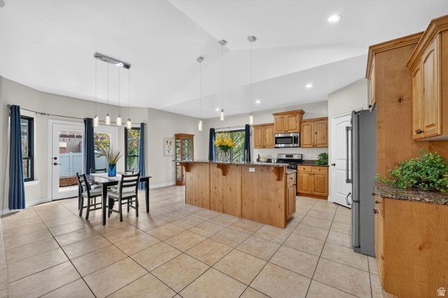 161 W SWEETBRIAR LN, Saratoga Springs, UT 84045