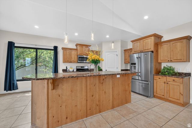 161 W SWEETBRIAR LN, Saratoga Springs, UT 84045