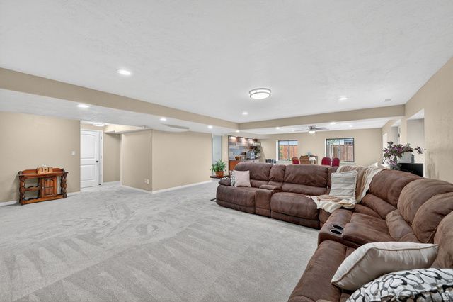 161 W SWEETBRIAR LN, Saratoga Springs, UT 84045