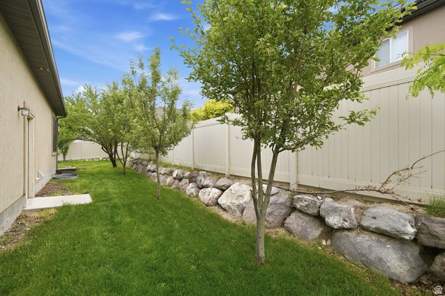 161 W SWEETBRIAR LN, Saratoga Springs, UT 84045