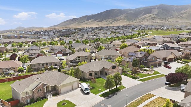 161 W SWEETBRIAR LN, Saratoga Springs, UT 84045