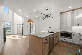 8609 W Shoreline Pl Place, Sioux Falls, SD 57107