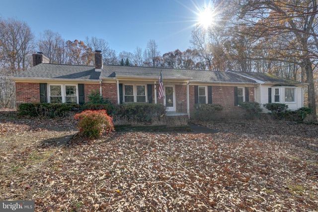 209 WALNUT WOODS DR, Louisa, VA 23093