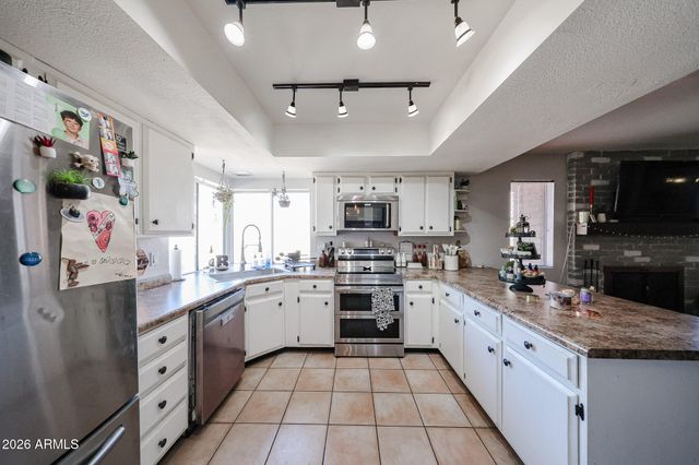 5126 W MERCER Lane, Glendale, AZ 85304