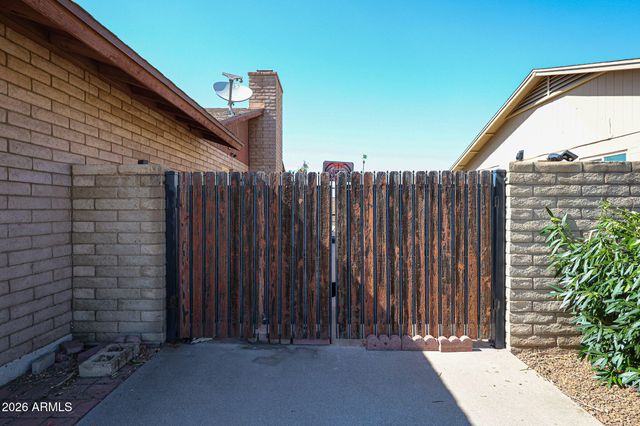 5126 W MERCER Lane, Glendale, AZ 85304