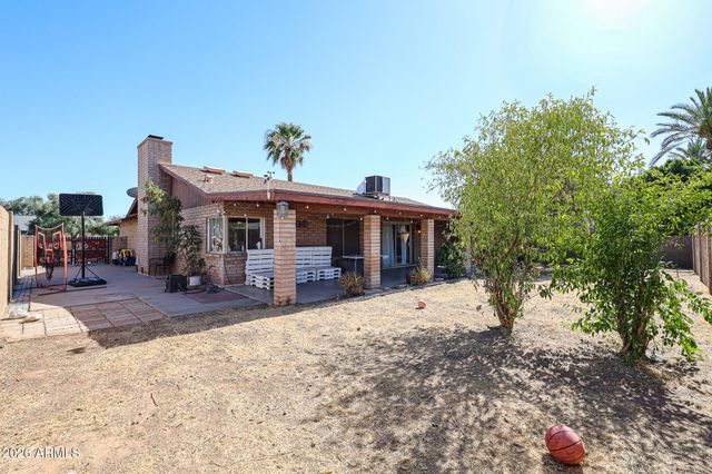 5126 W MERCER Lane, Glendale, AZ 85304