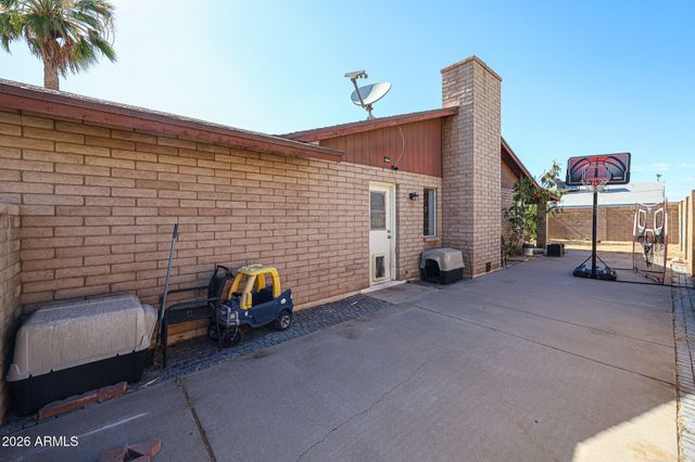 5126 W MERCER Lane, Glendale, AZ 85304