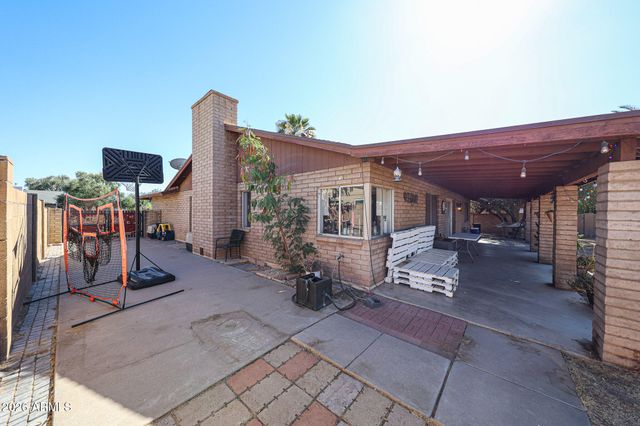 5126 W MERCER Lane, Glendale, AZ 85304