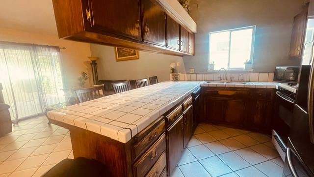 5900 Stone Bridge Ln, Bakersfield, CA 93313