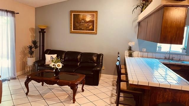 5900 Stone Bridge Ln, Bakersfield, CA 93313