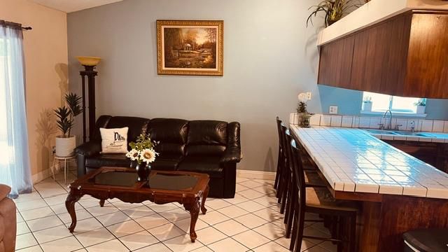 5900 Stone Bridge Ln, Bakersfield, CA 93313