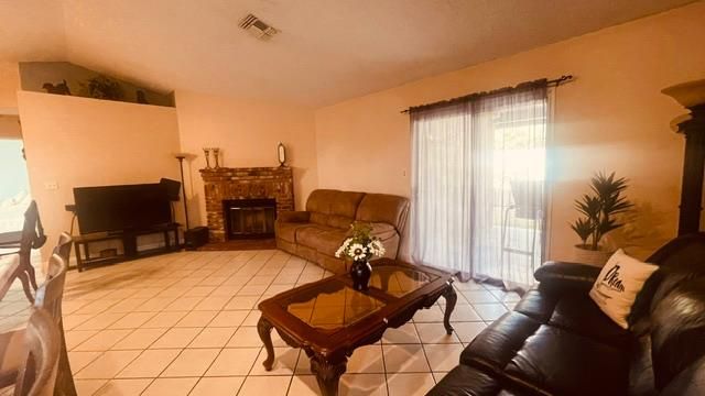 5900 Stone Bridge Ln, Bakersfield, CA 93313