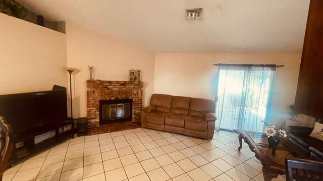 5900 Stone Bridge Ln, Bakersfield, CA 93313