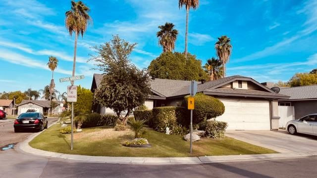 5900 Stone Bridge Ln, Bakersfield, CA 93313
