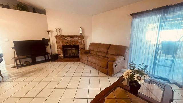 5900 Stone Bridge Ln, Bakersfield, CA 93313