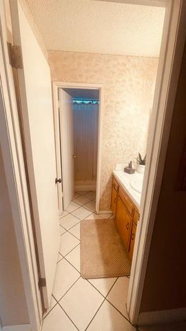 5900 Stone Bridge Ln, Bakersfield, CA 93313