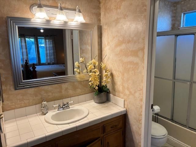 5900 Stone Bridge Ln, Bakersfield, CA 93313