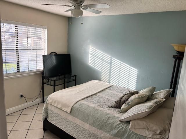 5900 Stone Bridge Ln, Bakersfield, CA 93313
