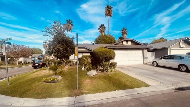5900 Stone Bridge Ln, Bakersfield, CA 93313