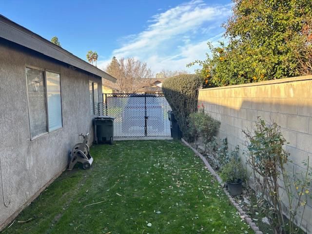 5900 Stone Bridge Ln, Bakersfield, CA 93313