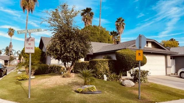 5900 Stone Bridge Ln, Bakersfield, CA 93313