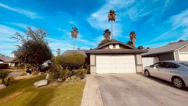 5900 Stone Bridge Ln, Bakersfield, CA 93313