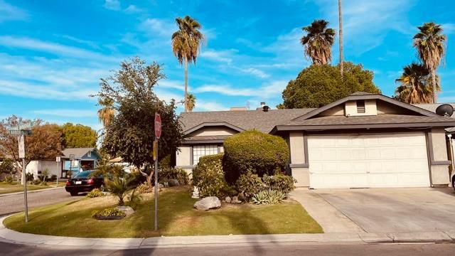 5900 Stone Bridge Ln, Bakersfield, CA 93313