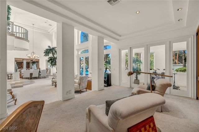 10 Innisbrook Avenue, Las Vegas, NV 89113