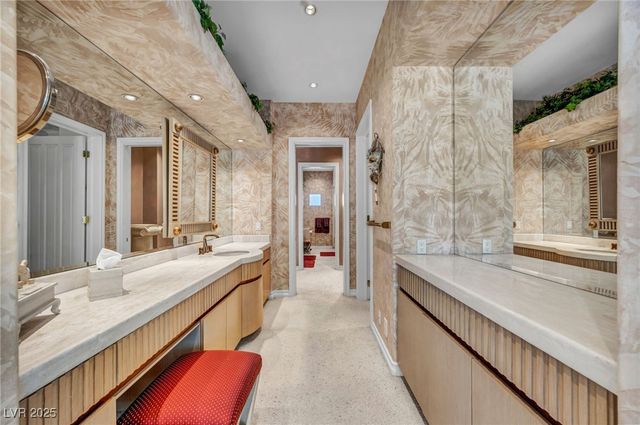 10 Innisbrook Avenue, Las Vegas, NV 89113